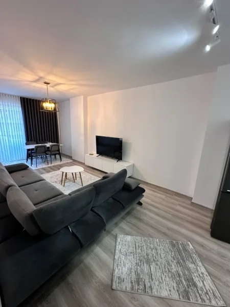 Tirane, jepet me qera apartament 1+1 Kati 1, 80 m² 550 € (FUSHA E AVIACIONIT)