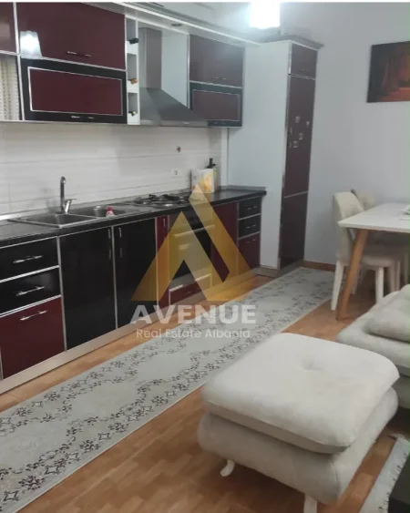Tirane, jepet me qera apartament 1+1+Ballkon Kati 5, 60 m² 450 € (Rruga 3 Deshmoret)