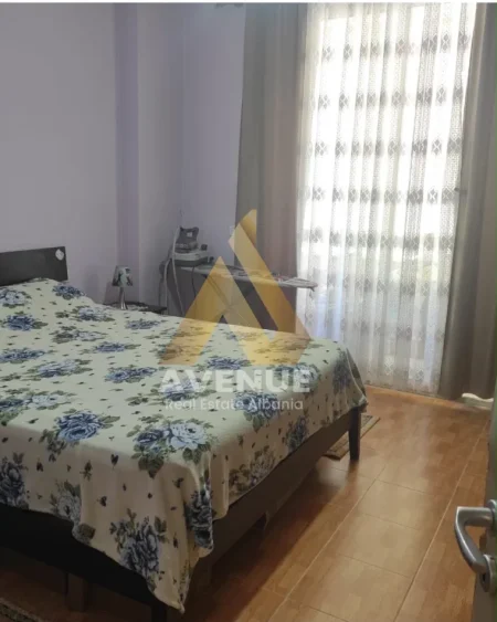 Tirane, jepet me qera apartament 1+1+Ballkon Kati 5, 60 m² 450 € (Rruga 3 Deshmoret)