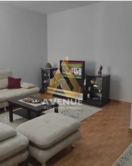 Tirane, jepet me qera apartament 1+1+Ballkon Kati 5, 60 m² 450 € (Rruga 3 Deshmoret)