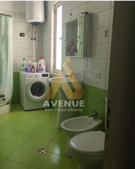 Tirane, jepet me qera apartament 1+1+Ballkon Kati 5, 60 m² 450 € (Rruga 3 Deshmoret)