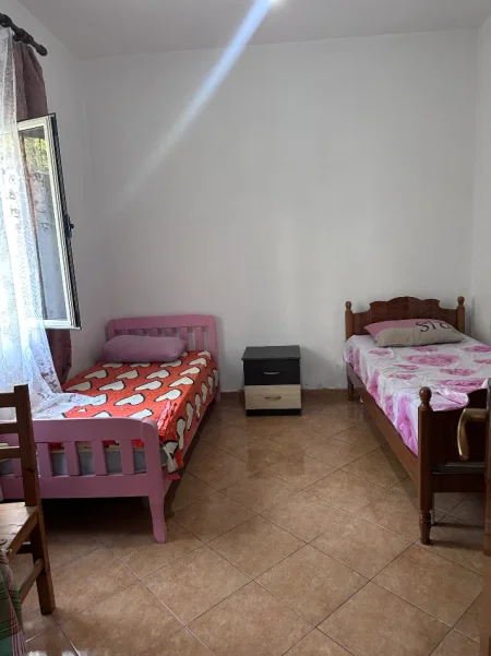 Tirane, jepet me qera shtepi 1+1 Kati 1, 40 m² 370 € (rruga at zef pellumbi)