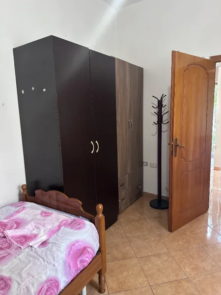 Tirane, jepet me qera shtepi 1+1 Kati 1, 40 m² 370 € (rruga at zef pellumbi)
