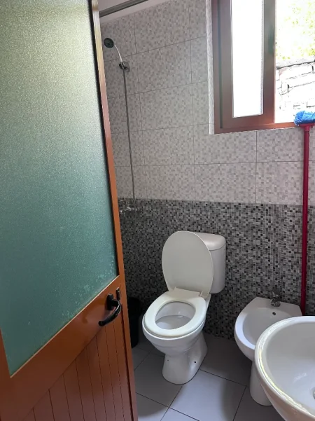 Tirane, jepet me qera shtepi 1+1 Kati 1, 40 m² 370 € (rruga at zef pellumbi)
