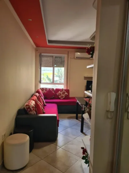 Tirane, jepet me qera apartament 2+1 Kati 2, 70 m² 700 € (Liqeni i Thatë)