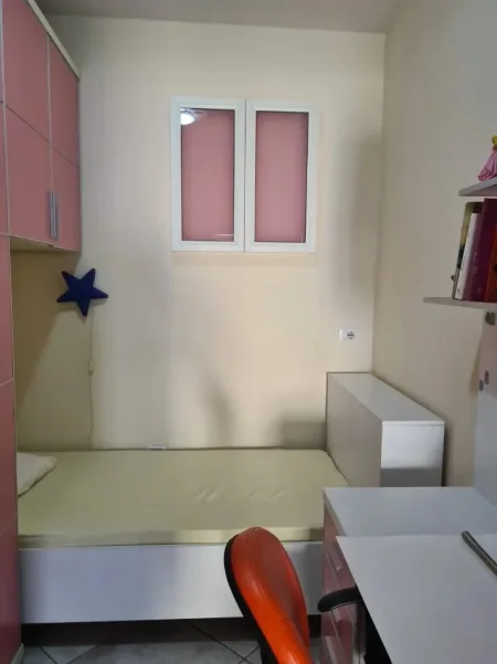 Tirane, jepet me qera apartament 2+1 Kati 2, 70 m² 700 € (Liqeni i Thatë)