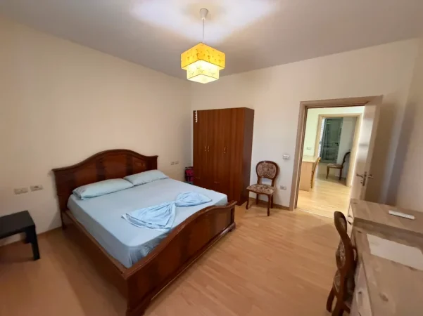 Tirane, jepet me qera apartament 3+1 Kati 2, 1.000 € (21 dhjetori)