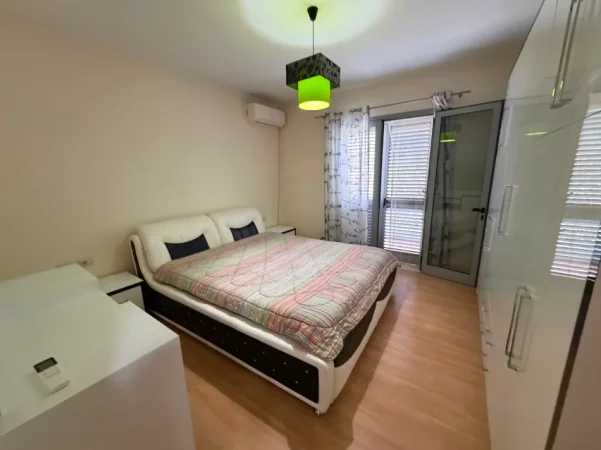 Tirane, jepet me qera apartament 3+1 Kati 2, 1.000 € (21 dhjetori)