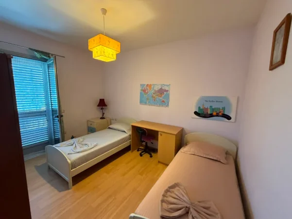 Tirane, jepet me qera apartament 3+1 Kati 2, 1.000 € (21 dhjetori)