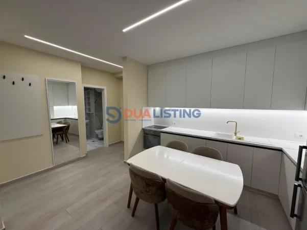 Tirane, jepet me qera apartament 2+1 , 120 m² 1.300 € 