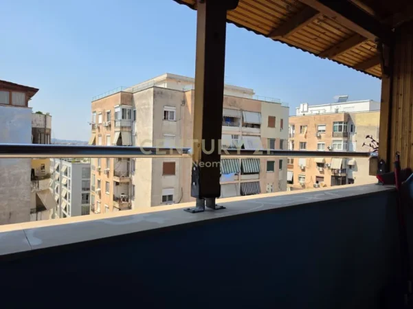 Tirane, jepet me qera apartament 2+1+Aneks+Ballkon Kati 9, 99 m² 750 € (Komuna e Parisit)
