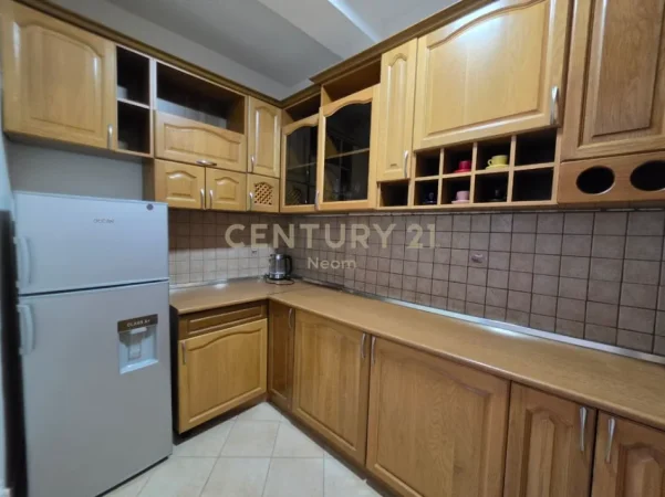 Tirane, jepet me qera apartament 2+1+Aneks+Ballkon Kati 9, 99 m² 750 € (Komuna e Parisit)