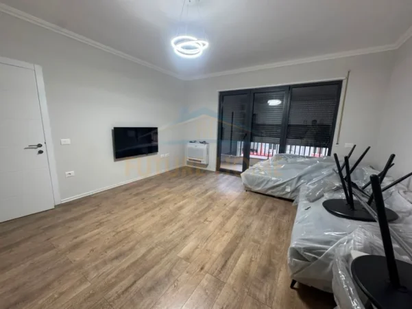 Tirane, jepet me qera apartament 1+1+Ballkon Kati 4, 66 m² 600 € (Jordan Misja)