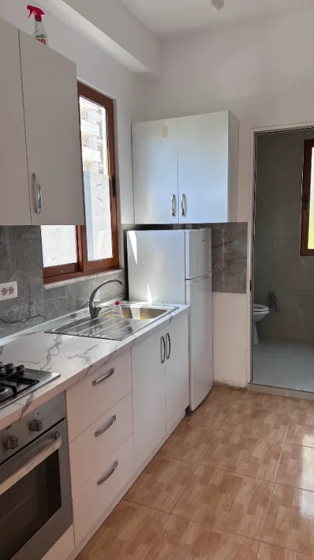 Tirane, jepet me qera shtepi 1+1 Kati 2, 40 m² 450 € 