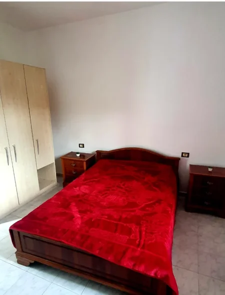 Tirane, jepet me qera shtepi 1+1 Kati 1, 70 m² 320 € (Hasan Meniku)