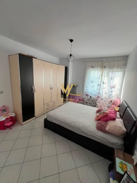 Tirane, jepet me qera apartament 2+1+Ballkon Kati 5, 108 m² 670 € (ISH SHESHI SHQIPONJA)