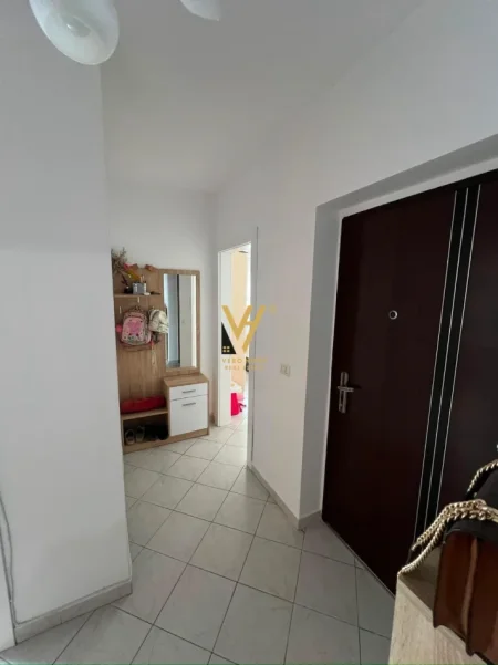 Tirane, jepet me qera apartament 2+1+Ballkon Kati 5, 108 m² 670 € (ISH SHESHI SHQIPONJA)