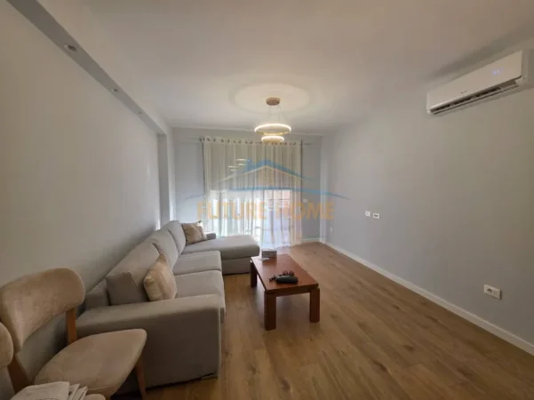 Tirane, jepet me qera apartament 2+1+Ballkon Kati 6, 82 m² 920 € (Komuna e parisit)