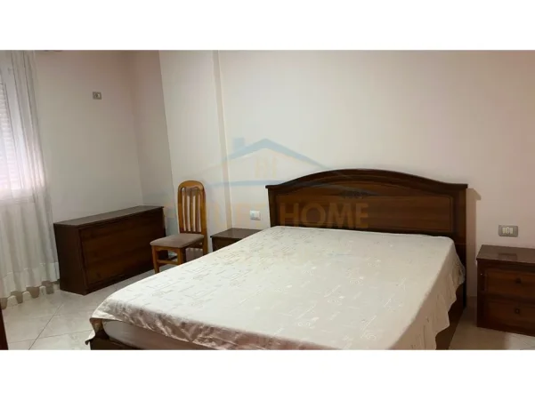 Tirane, jepet me qera apartament 1+1+Ballkon Kati 4, 52 m² 500 € (Siri Kodra)