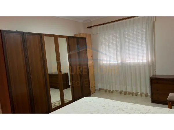 Tirane, jepet me qera apartament 1+1+Ballkon Kati 4, 52 m² 500 € (Siri Kodra)