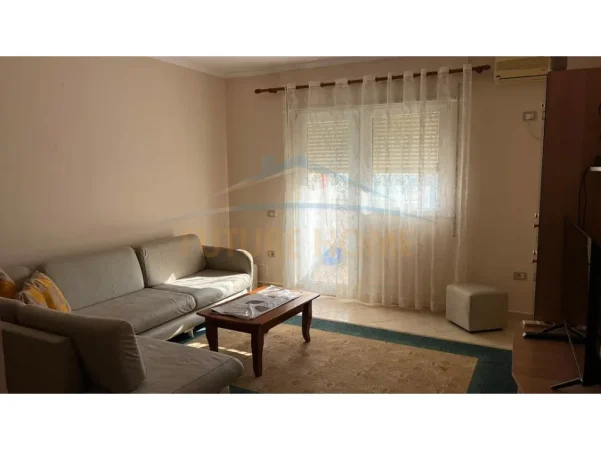 Tirane, jepet me qera apartament 1+1+Ballkon Kati 4, 52 m² 500 € (Siri Kodra)