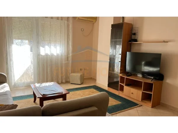 Tirane, jepet me qera apartament 1+1+Ballkon Kati 4, 52 m² 500 € (Siri Kodra)