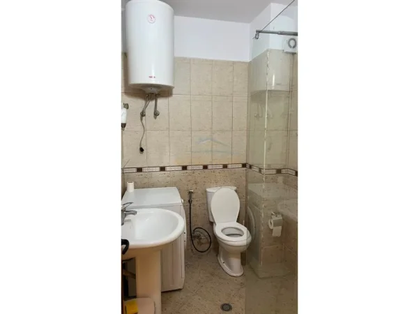 Tirane, jepet me qera apartament 1+1+Ballkon Kati 4, 52 m² 500 € (Siri Kodra)