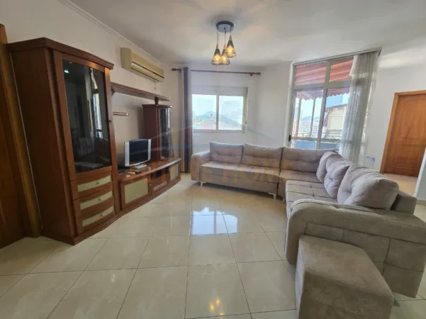 Tirane, jepet me qera apartament 2+1+Ballkon Kati 9, 120 m² 650 € (Rruga e barrikadave)