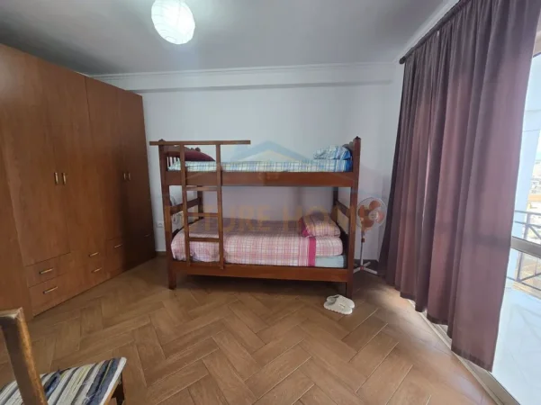 Tirane, jepet me qera apartament 2+1+Ballkon Kati 9, 120 m² 650 € (Rruga e barrikadave)