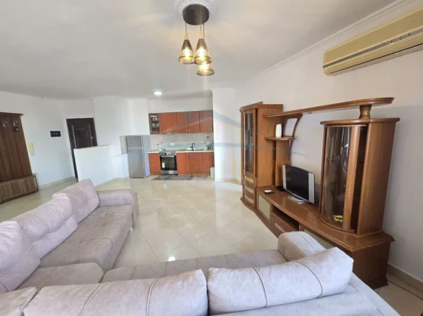 Tirane, jepet me qera apartament 2+1+Ballkon Kati 9, 120 m² 650 € (Rruga e barrikadave)