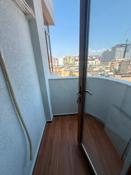 Tirane, shitet apartament 1+1 Kati 5, 55 m² 143.000 € (Rruga Fadil Bodinaku)