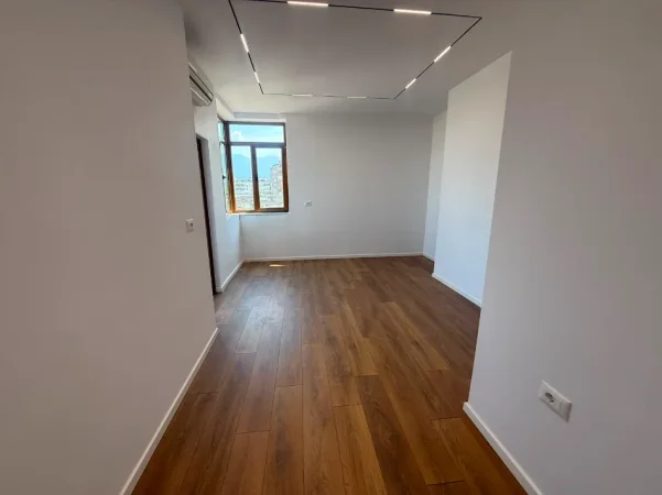 Tirane, shitet apartament 1+1 Kati 5, 55 m² 143.000 € (Rruga Fadil Bodinaku)