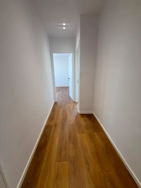 Tirane, shitet apartament 1+1 Kati 5, 55 m² 143.000 € (Rruga Fadil Bodinaku)