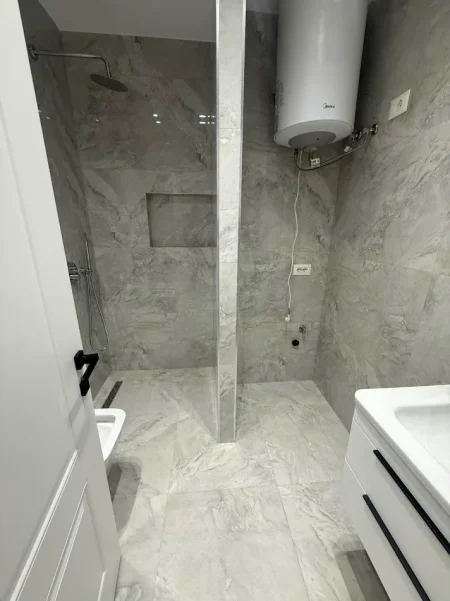 Tirane, shitet apartament 1+1 Kati 5, 55 m² 143.000 € (Rruga Fadil Bodinaku)