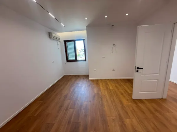 Tirane, shitet apartament 2+1 Kati 5, 86 m² 198.000 € (Rruga Fadil Bodinaku)