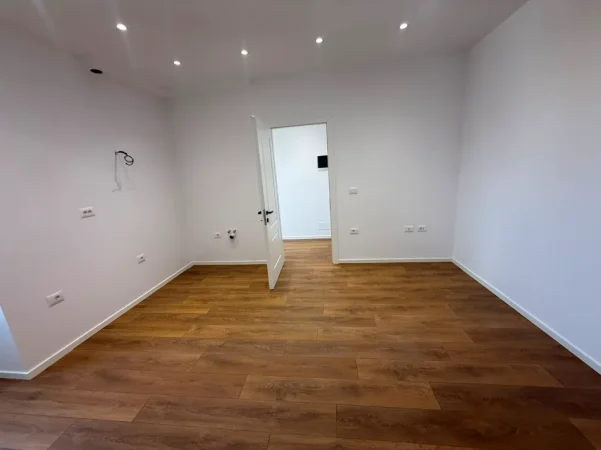 Tirane, shitet apartament 2+1 Kati 5, 86 m² 198.000 € (Rruga Fadil Bodinaku)