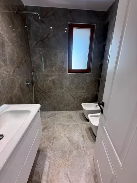 Tirane, shitet apartament 2+1 Kati 5, 86 m² 198.000 € (Rruga Fadil Bodinaku)