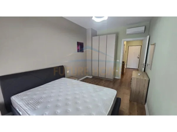 Tirane, jepet me qera apartament 1+1+Ballkon Kati 8, 70 m² 500 € (Tirana Uptown)