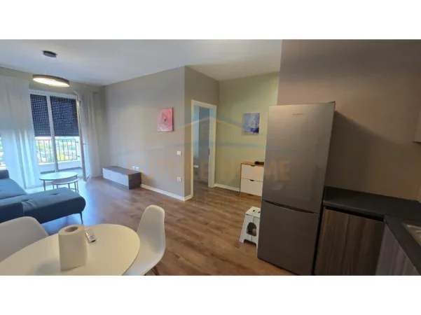 Tirane, jepet me qera apartament 1+1+Ballkon Kati 8, 70 m² 500 € (Tirana Uptown)