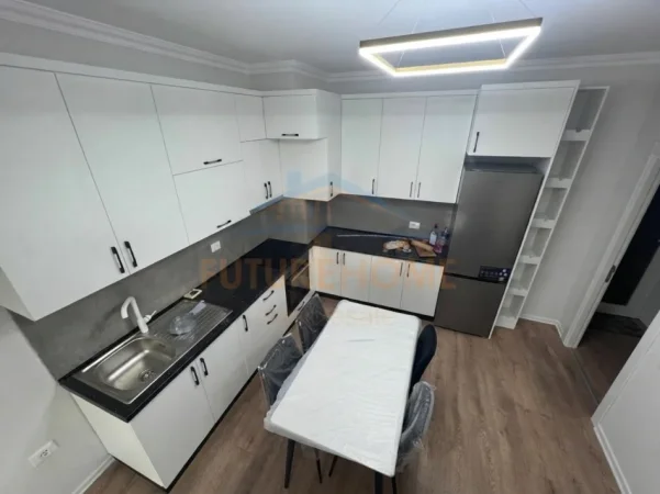 Tirane, jepet me qera apartament 1+1+Ballkon Kati 4, 66 m² 500 € (Jordan Misja)