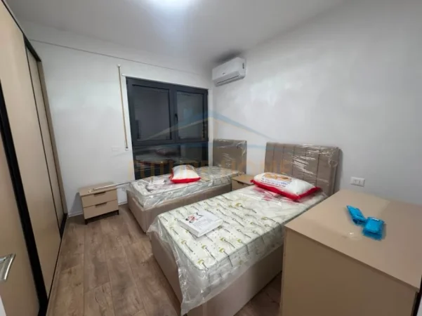 Tirane, jepet me qera apartament 2+1+Ballkon Kati 4, 107 m² 700 € (Kompleksi Ndregjoni)