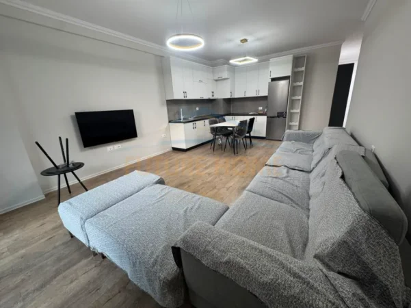 Tirane, jepet me qera apartament 2+1+Ballkon Kati 4, 107 m² 700 € (Kompleksi Ndregjoni)