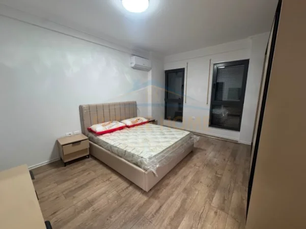 Tirane, jepet me qera apartament 2+1+Ballkon Kati 4, 107 m² 700 € (Kompleksi Ndregjoni)