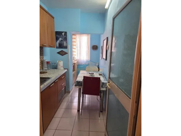 Tirane, shitet apartament 1+1 Kati 5, 59 m² 90.000 € (Rruga Irfan Tomini)