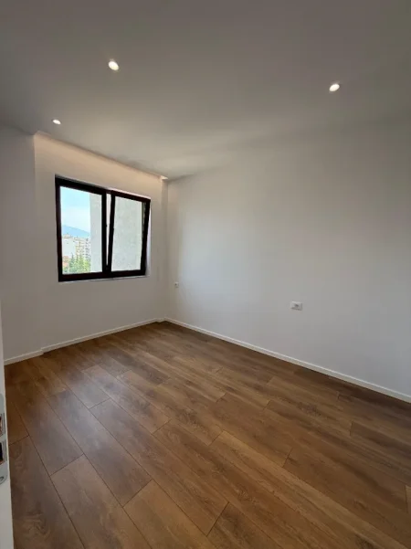 Tirane, shitet apartament 1+1+Ballkon Kati 5, 56 m² 143.000 € (Ish Stacioni i fundit i Tiranes se Re)
