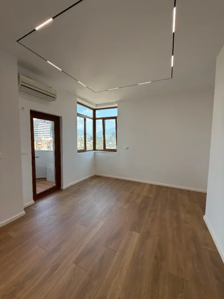Tirane, shitet apartament 1+1+Ballkon Kati 5, 56 m² 143.000 € (Ish Stacioni i fundit i Tiranes se Re)