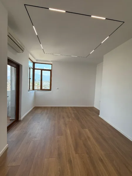 Tirane, shitet apartament 1+1+Ballkon Kati 5, 56 m² 143.000 € (Ish Stacioni i fundit i Tiranes se Re)