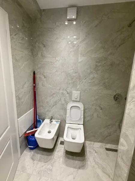 Tirane, shitet apartament 1+1+Ballkon Kati 5, 56 m² 143.000 € (Ish Stacioni i fundit i Tiranes se Re)