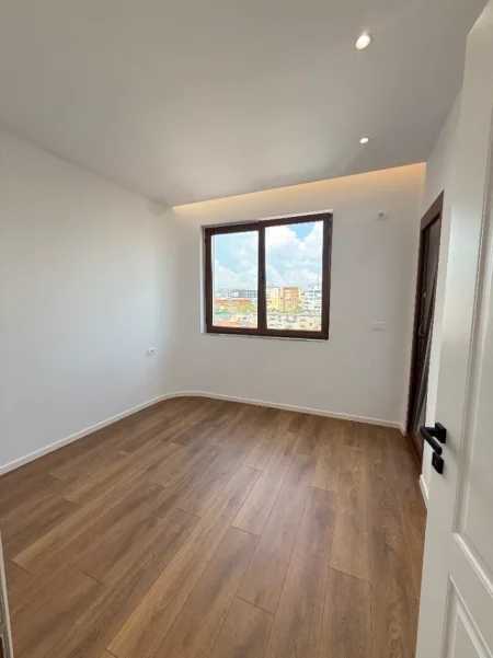Tirane, shitet apartament 2+1+Ballkon Kati 5, 86 m² 198.000 € (Ish Stacioni i fundit i Tiranes se Re)
