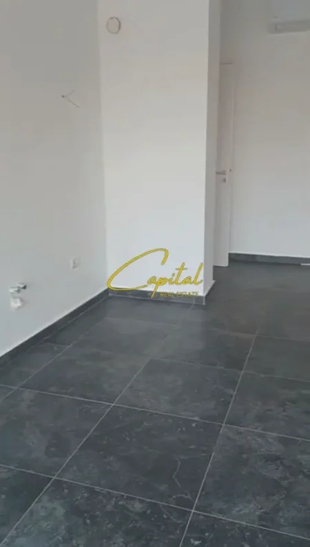 Tirane, jepet me qera ambjent biznesi Kati 1, 95 m² 1.000 € (ZOGU I ZI)